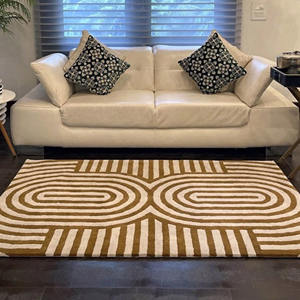 Tapis géométrique abstrait moutarde et ivoire Tapis en laine tuftée fait à la main pour intérieurs modernes - Product Image 4