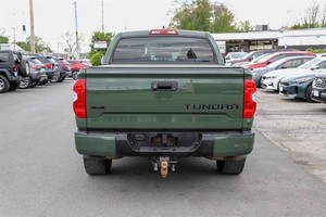 Toyota Tundra 2020, Color Exterior Verde, Color Interior Negro, Transmisión Automática, Estilo de Carrocería CAMIÓN, Motor 8 CILINDROS, MPG - Product Image 5
