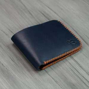 กระเป๋าสตางค์แบบพับได้รุ่น No.55-V2 Slim Classic (สีกรมท่าและสีน้ำตาล) หนังฟูลเกรนเวจแทน สำหรับทุกเพศ - Product Image 3