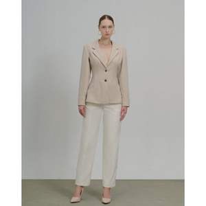 Nolia Veste élégante de style minimaliste pour femme Costume imprimé de haute qualité pour l'hiver Vêtements au meilleur prix - Product Image 1