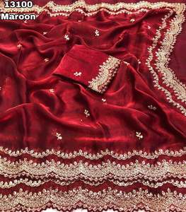 ผ้าซิลค์เนื้อนุ่มสำหรับผู้หญิง พร้อมงานปักดิ้นทองคำและเลื่อม ประดับขอบด้วยลายบัตติส ผลิตในอินเดีย - Product Image 5