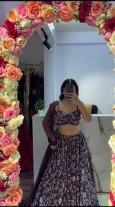 Top hermoso Digital impreso Color púrpura enorme estilo patrón puro Chinon tela de seda Lahenga Choli con una pieza de blusa de punto - Product Image 6