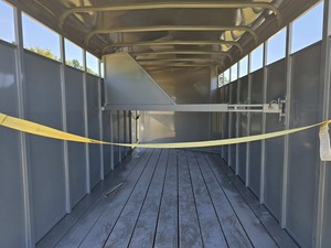 รถพ่วงเดลต้า 4 สำหรับม้าแบบลาดเอียง ราคาประหยัด |   รถพ่วงสำหรับขนส่งปศุสัตว์ |   รถพ่วงบรรทุกสัตว์สำหรับใช้ในฟาร์มโค กระบือ แกะ และสุกร - Product Image 6