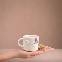 Taza de Café de Cerámica Clásica Hecha a Mano por Kraft World - 300 ml (10 oz) Diseño de Mariposa y Margarita, Apta para Microondas y Lavavajillas, Reutilizable, para Espresso