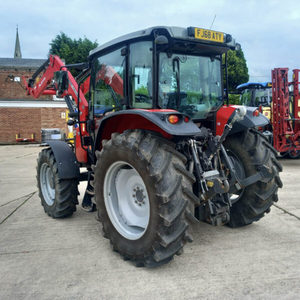 รถแทรกเตอร์การเกษตรมือสอง Massey Ferguson 5711 ขับเคลื่อนสี่ล้อ พร้อมห้องโดยสารแบบปิด เครื่องยนต์ดีเซล เหมาะสำหรับงานภาคสนาม ขาย - Product Image 3