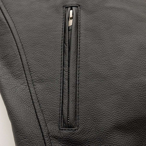 Veste en cuir pour homme personnalisée avec broderie ou patch de logo | Design de style motard pour les marques de marque privée - Product Image 3