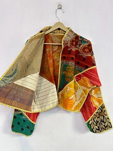 Nuevo estilo de moda Vintage Kiara recortada acolchada Patchwork Kantha chaqueta, chaqueta Reversible hecha a mano - Product Image 5
