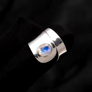 แหวนฝามูนสโตนสีรุ้ง925พลอยทรงวงรีขัดเงาทำมือสำหรับผู้ชายผู้หญิงของขวัญสำหรับงานแต่งงาน - Product Image 3