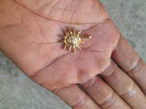 Dans des breloques en laiton en forme de croissant adaptées aux artistes en micro macramé et aux créateurs de bijoux adaptées à la revente - Product Image 4