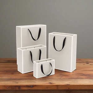 Bolsa de papel recubierta de tendencia caliente Impresión completa personalizada con impresión digital y recubrimiento UV Impermeable para marca y embalaje - Product Image 6