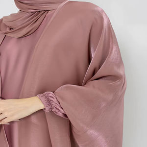Ensemble Abaya musulman modeste de qualité supérieure OEM de Dubaï, comprenant une Abaya de style kaftan, une robe de dessous et un hijab pour femmes, vente en gros - Product Image 6
