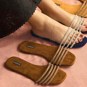 Sandales pour femmes en gros à faible MOQ, personnalisables, antidérapantes, imprimées, design tendance de haute qualité, en vente - Product Image 5