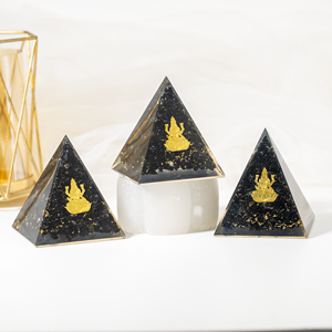 Vente en gros de pyramides Orgone en tourmaline noire Lakshmi avec pointes de cristal pour la méditation, la guérison et la positivité - Product Image 2