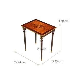 Ensemble de tables gigognes classiques avec marqueterie en bois artisanale et détails en laiton doré pour une décoration intérieure élégante - Product Image 6
