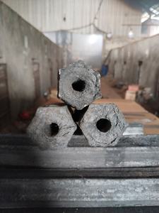 Carbón Vegetal de Aserrín de Alta Calidad con Combustión Suave y Constante para Uso en Interiores y Exteriores - Product Image 6