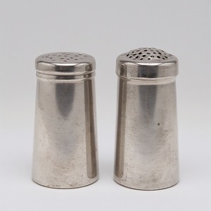 Elegante molinillo de sal y pimienta de latón con acabado plateado antiguo artesanal Diseñado para interiores de comedor decorativos - Product Image 3