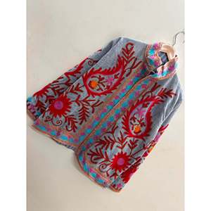 เสื้อแจ็คเก็ตบอมเบอร์กำมะหยี่ปักลายซูซานี แบบสองด้าน งานแฮนด์เมดจากไจปุร์ คอปกแมนดาริน สไตล์ฤดูใบไม้ร่วง สีเทาสเลท ไซส์ - Product Image 1