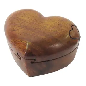 Caixa de madeira para armazenamento de joias em forma de coração, desenho vintage esculpido à mão, grande demanda e alta qualidade
