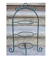 Support de plaque métallique exquis fabriqué à la main avec des accents de défilement fins pour la salle à manger formelle et la décoration de table de vacances