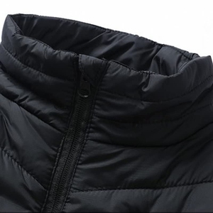 Gilet léger personnalisé veste sans manches à bulles chaude compressible grande taille hiver hommes gilet bouffant en duvet de canard pour hommes - Product Image 3