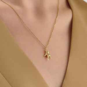 Collar con Colgante de Plata de Ley 925 Chapado en Oro y Rodio con la Frase 'Te Amo' en Señal de Lengua, Regalo para Mamá - Product Image 2