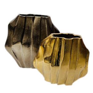 NOUVEAU Vase à fleurs indien moderne en aluminium et métal Pot de fleurs élégant Décoration pour table Jardinière à vendre | NOIR ET OR - Product Image 5