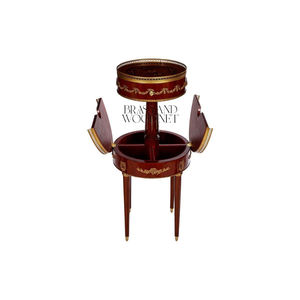 Table d'appoint ronde unique en acajou avec rangement à deux niveaux et portes latérales rotatives, accents en laiton doré ornés pour un décor luxueux - Product Image 2