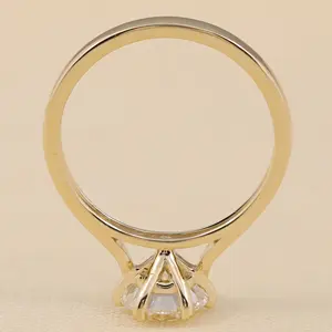 แหวนหมั้นเพชรทรงบริลเลียนต์เจียระไนแบบแล็บโกรน ตัวเรือนเงินสเตอร์ลิงชุบแพลตตินัม ความใส VS1 ตัวเลือกที่มีจริยธรรมและสง่างาม - Product Image 5