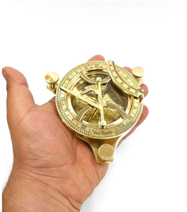 Boussole de cadran solaire nautique de qualité classique avec des détails complexes dans une boussole de cadran solaire haut de gamme à Grain exquis - Product Image 2