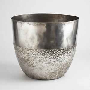 Pot de bol en marteau de givre dans une teinte argentée pure avec une texture audacieuse adaptée aux balcons organisés ou aux coins zen intérieurs - Product Image 4