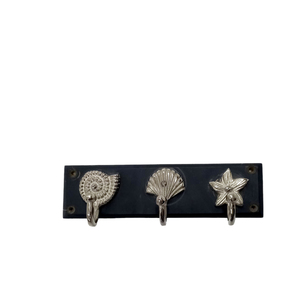 Hameçons et rails décoratifs sur le thème des animaux de mer Crochets et porte-étoiles en fonte d'aluminium sur planche de bois décoration de la maison - Product Image 1
