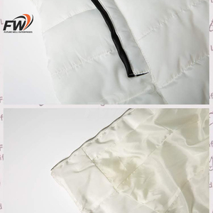 คอลเลคชั่นฤดูหนาวใหม่จากโรงงานผู้ผลิต (OEM) เสื้อแจ็คเก็ตพัฟเฟอร์บุผ้าฝ้ายแบบหนาพิเศษสำหรับผู้หญิง มีฮู้ด ซิปปิด ป้องกันลม กันหนาว ดีไซน์ทันสมัย - Product Image 4