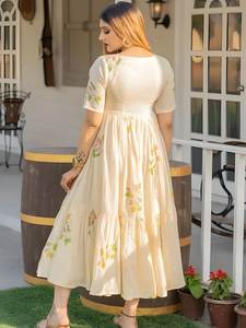 ขอแนะนำชุดสูทผ้าฝ้ายสองด้านที่สวยงามนี้ ที่ออกแบบมาเพื่อเพิ่มความโดดเด่นให้กับลุคของคุณในงานปาร์ตี้ สีสันสดใส ดีไซน์หรูหรา สมบูรณ์แบบ - Product Image 4