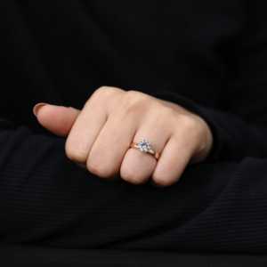 Anillo de Compromiso con Diamante Cultivado en Laboratorio, Corte Redondo, 8 Puntas, Solitario, Plata de Ley/Oro de 10-18 Quilates/Platino, Claridad VS1, Color F - Product Image 5