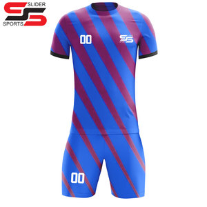 Maillots de football de haute qualité en gros, uniformes de football personnalisés pour les clubs et les écoles, nom, numéro et logo personnalisés - Product Image 5