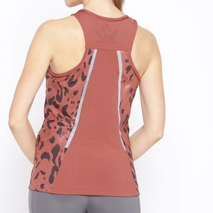 Camiseta sin mangas con estampado de leopardo para mujer, cuello redondo, ajustada, que absorbe la humedad, de poliéster y spandex, para entrenamiento deportivo. - Product Image 5
