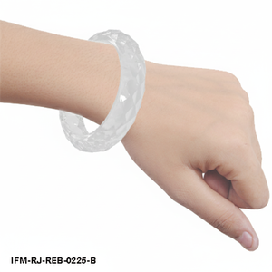 Brazalete de Resina Transparente con Facetas - Joyería Geométrica con Corte de Diamante - Aspecto Cristalino para Mujer - Product Image 4