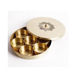Boîte de Masala de forme ronde de conception fantaisie boîte à épices en laiton de couleur or 7 compartiments ronds et couvercle pour le stockage de cuisine - Product Image 5