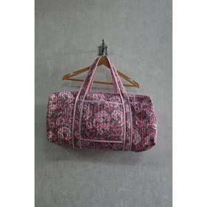 Bolsa de Viaje de Fin de Semana India, de Algodón de Lujo Premium, Ligera, Estilo Boho, Acolchada, con Cierre de Cremallera y Estampado Floral Hecho a Mano - Product Image 1