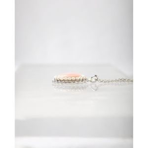Collier pendentif en perle de coquille de conque Queen - Product Image 5