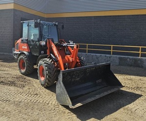 Cargadora de ruedas 2022 Kubota R640: Velocidad de fuerza y control superior - Product Image 5