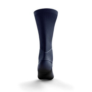 Chaussettes hautes en coton 100% tricotées, logo imprimé personnalisé, respirantes, antidérapantes pour le basketball, le yoga et les sports pour enfants - Product Image 2