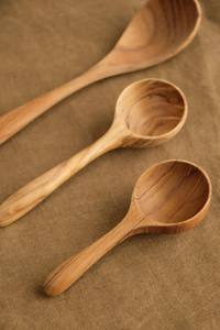 Cuchara de cocina de madera de mango tallada a mano, cucharón, utensilio multiusos, cuchara para servir de madera maciza duradera Natural - Product Image 3