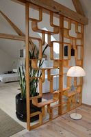 Cloison murale en bois faite à la main pour diviser les espaces de la maison avec sculpture florale et design premium pliable