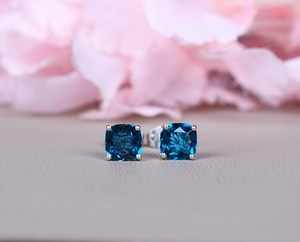 Boucles d'oreilles clous en argent sterling avec topaze bleue de Londres, taille coussin, bijoux élégants en pierres précieuses pour femmes - Product Image 3