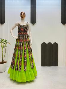 Diseñador de Bollywood High on Demand Gorgeous Impresionante elegante Lehenga Choli para mujeres Colección de ropa de fiesta de ropa India - Product Image 5