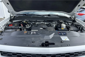 LISTO PARA CONDUCIR - USADO, VOLANTE A LA IZQUIERDA |   Volante a la derecha |   14K-MILEAGE 2015 CHEVROLET SILVERADO 1500 CREW CAB VIA MOTORS VTRUX - Product Image 5