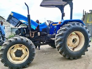 รถแทรกเตอร์ฟาร์มมือสอง New Holland 1204 คุณภาพเยี่ยม 120 แรงม้า พร้อมห้องโดยสาร ระบบขับเคลื่อน 4 ล้อ รับประกัน 1 ปี ขาย - Product Image 5