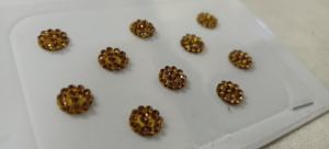 Bóxers hechos a medida en oro, ideal para decoración de cara y mano de artistas de henna y salones de belleza para reventa - Product Image 5