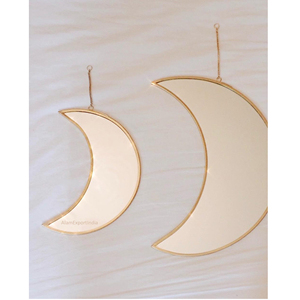 Venta caliente Cristal transparente Borde de latón Montado en la pared Acabado en oro Sala de estar Espejo de pared decorativo Forma De Luna Decoraciones de tamaño personalizado - Product Image 4